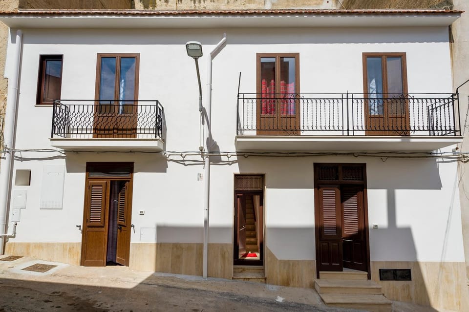 Facade/entrance, Balcony/Terrace