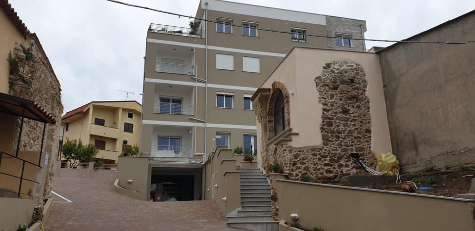 Property building, Neighbourhood