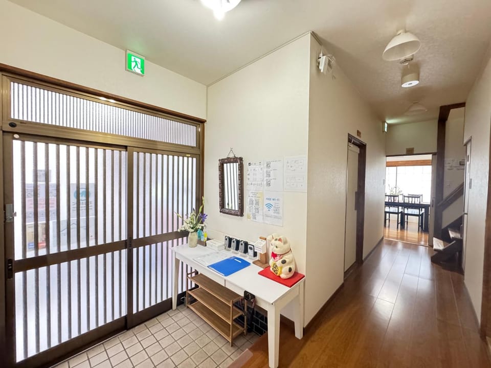 Waraku No2,Guesthouse near KIX Bed and Breakfast in Sennan