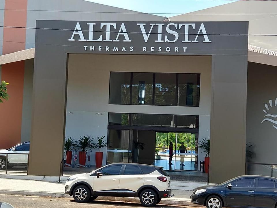 Property building, Facade/entrance, Parking