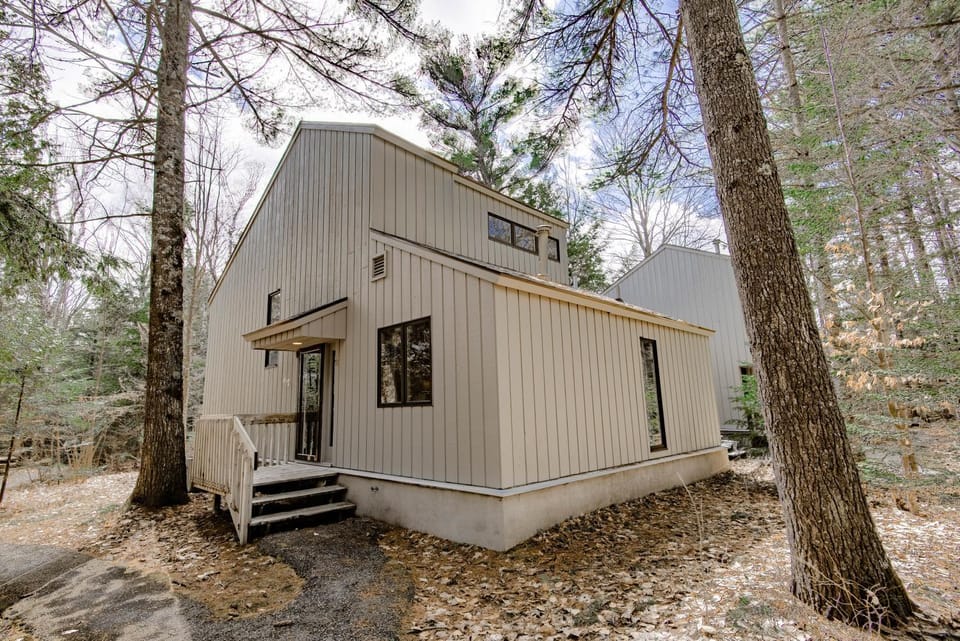 Secluded Harbor Springs Condo House in Michigan