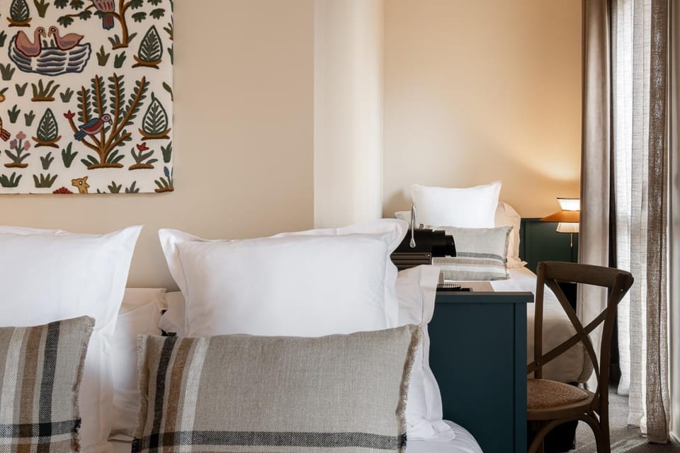 Bed, Living room, Photo of the whole room, Bedroom