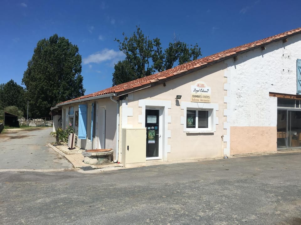 Facade/entrance