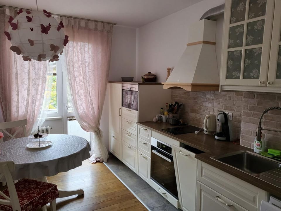 Coffee/tea facilities, View (from property/room), Kitchen or kitchenette, Dining area, microwave, minibar, oven, stove, toaster, kitchen