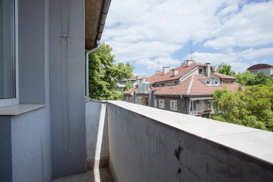 Property building, Day, Neighbourhood, View (from property/room), Balcony/Terrace, City view