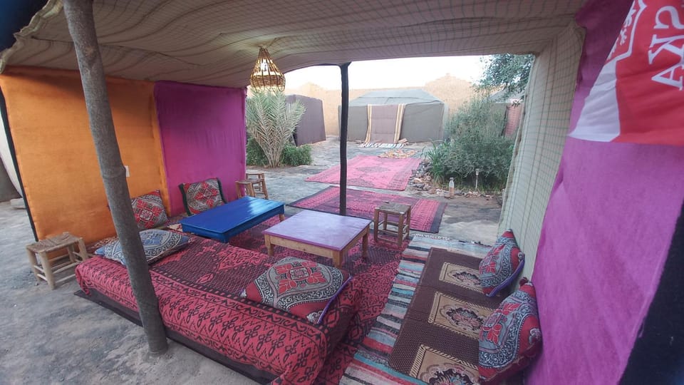 Seating area, Dining area