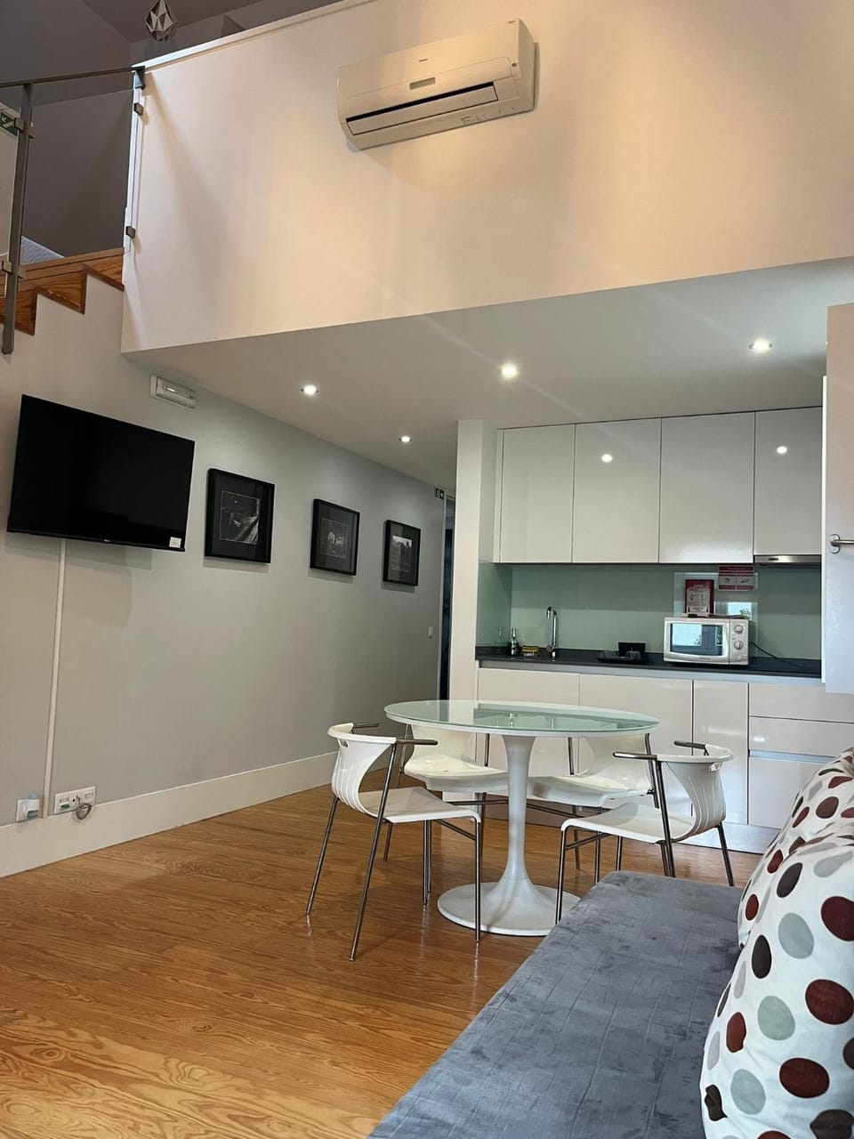 TV and multimedia, Kitchen or kitchenette, Living room, pet friendly, air conditioner