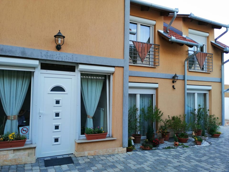 Property building, Facade/entrance