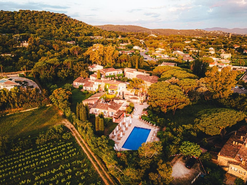 Property building, Bird's eye view, Pool view