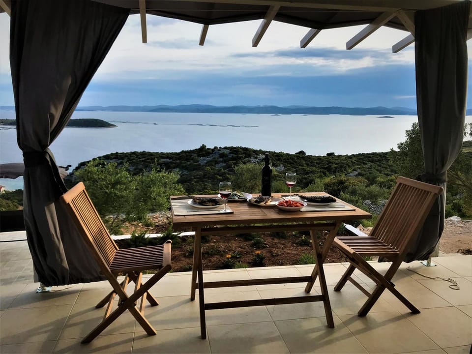 Balcony/Terrace, Food and drinks, Food, Sea view