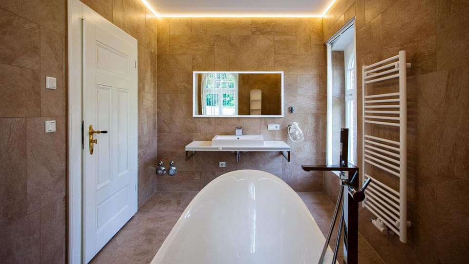 Shower, Bathroom, Bath, internet, towels