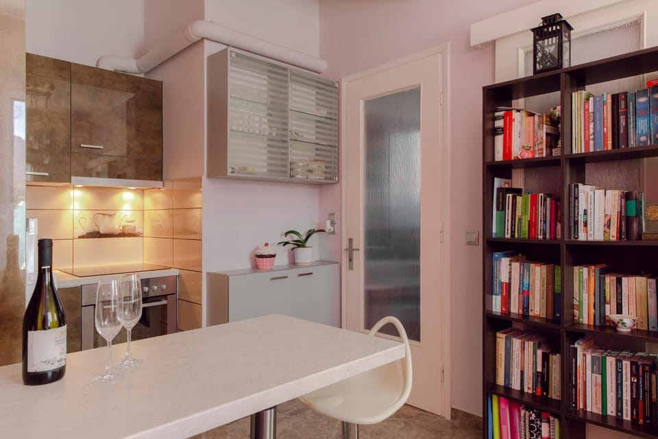 Library, Kitchen or kitchenette, Dining area