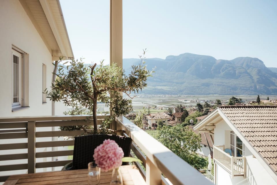 View (from property/room), Balcony/Terrace, Mountain view