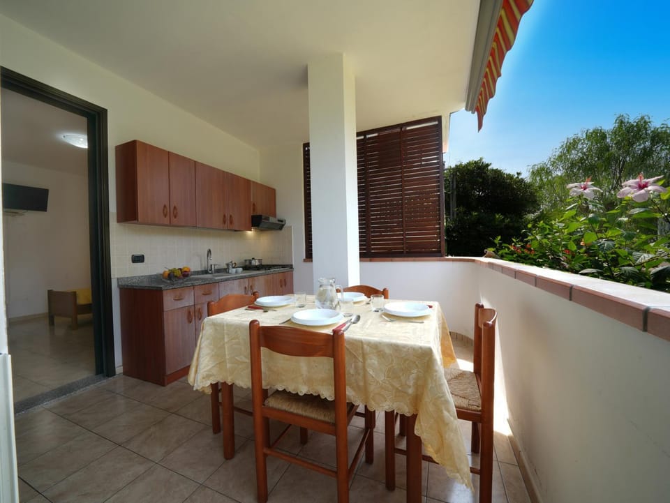 View (from property/room), Balcony/Terrace, Kitchen or kitchenette, Dining area, stove