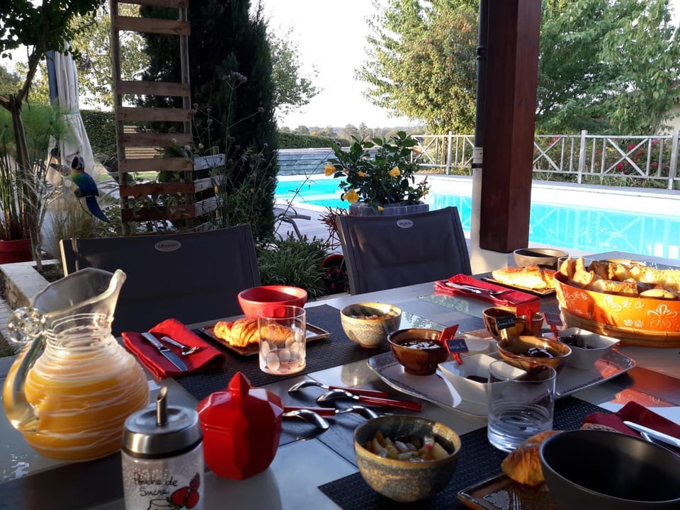 Patio, Breakfast