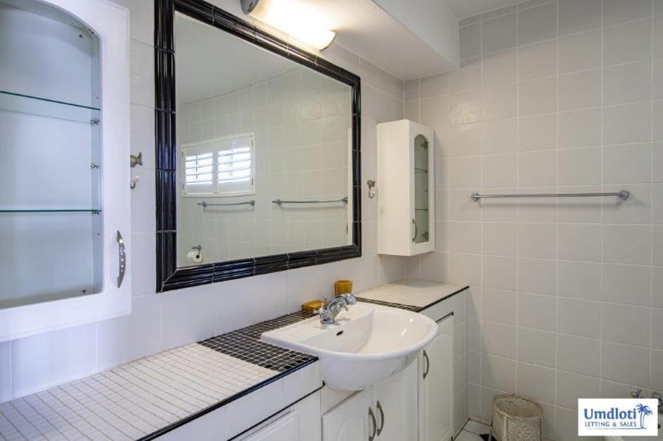 Shower, Bathroom, towels