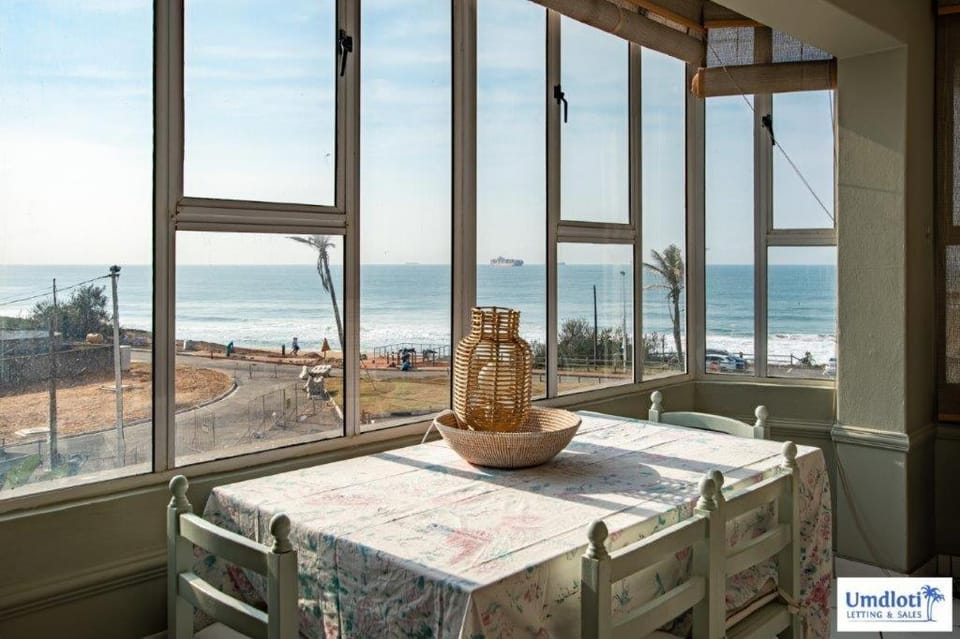 Day, View (from property/room), Dining area, Sea view