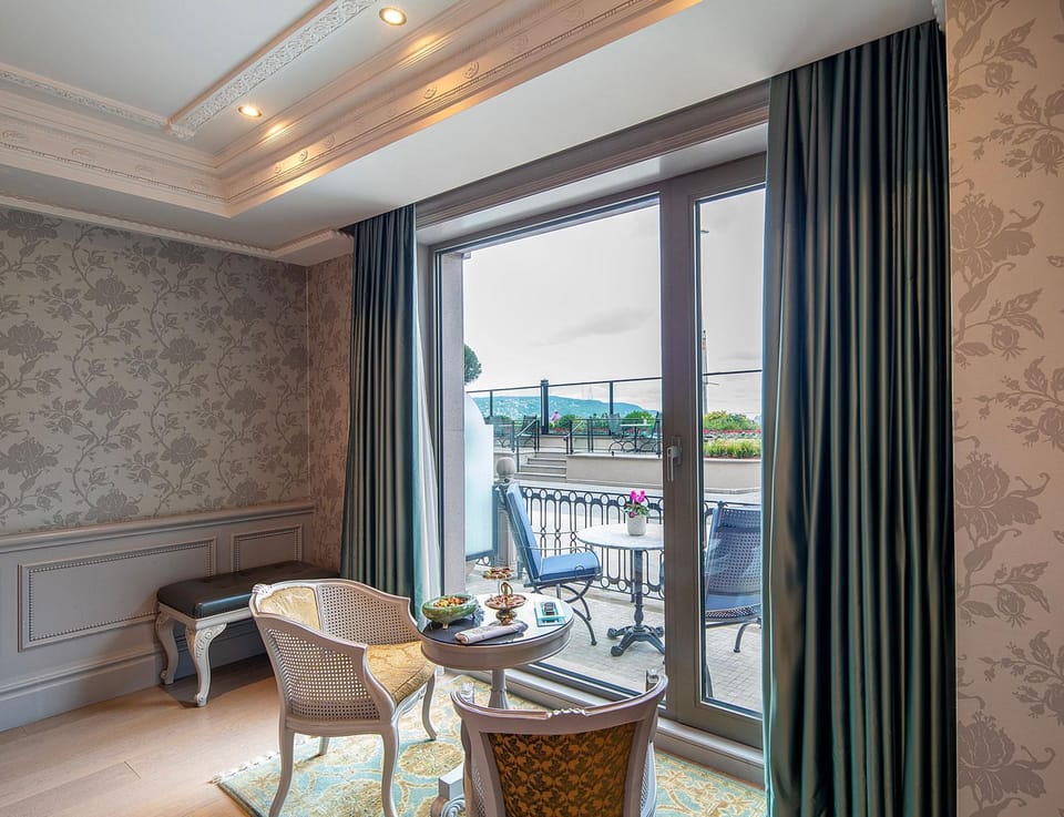 View (from property/room), Balcony/Terrace, Seating area