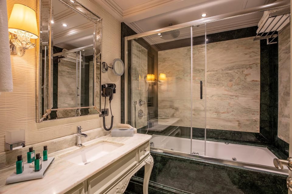 Shower, Bathroom, towels