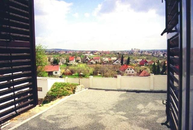 Day, Neighbourhood