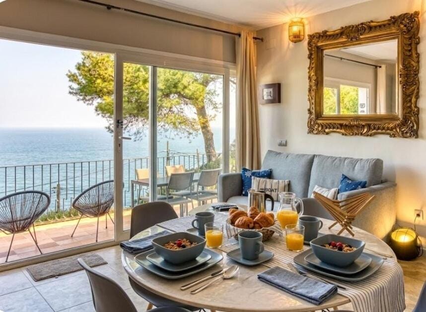 Natural landscape, Balcony/Terrace, Living room, Seating area, Dining area, Sea view