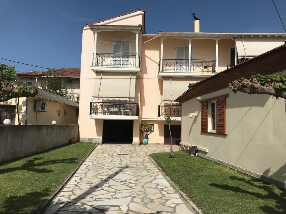 Flokos Apartment in Ligia