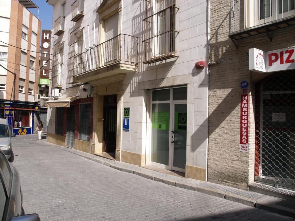 Facade/entrance