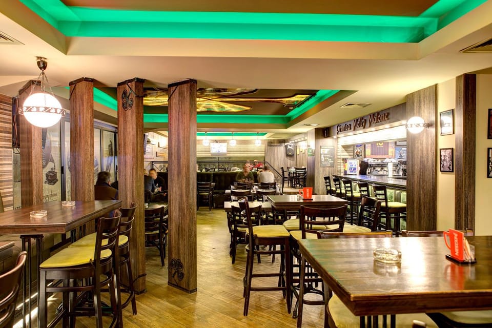 Restaurant/places to eat, Lounge or bar, Seating area