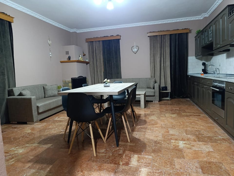 Kitchen or kitchenette, Living room, Seating area, Dining area, stove