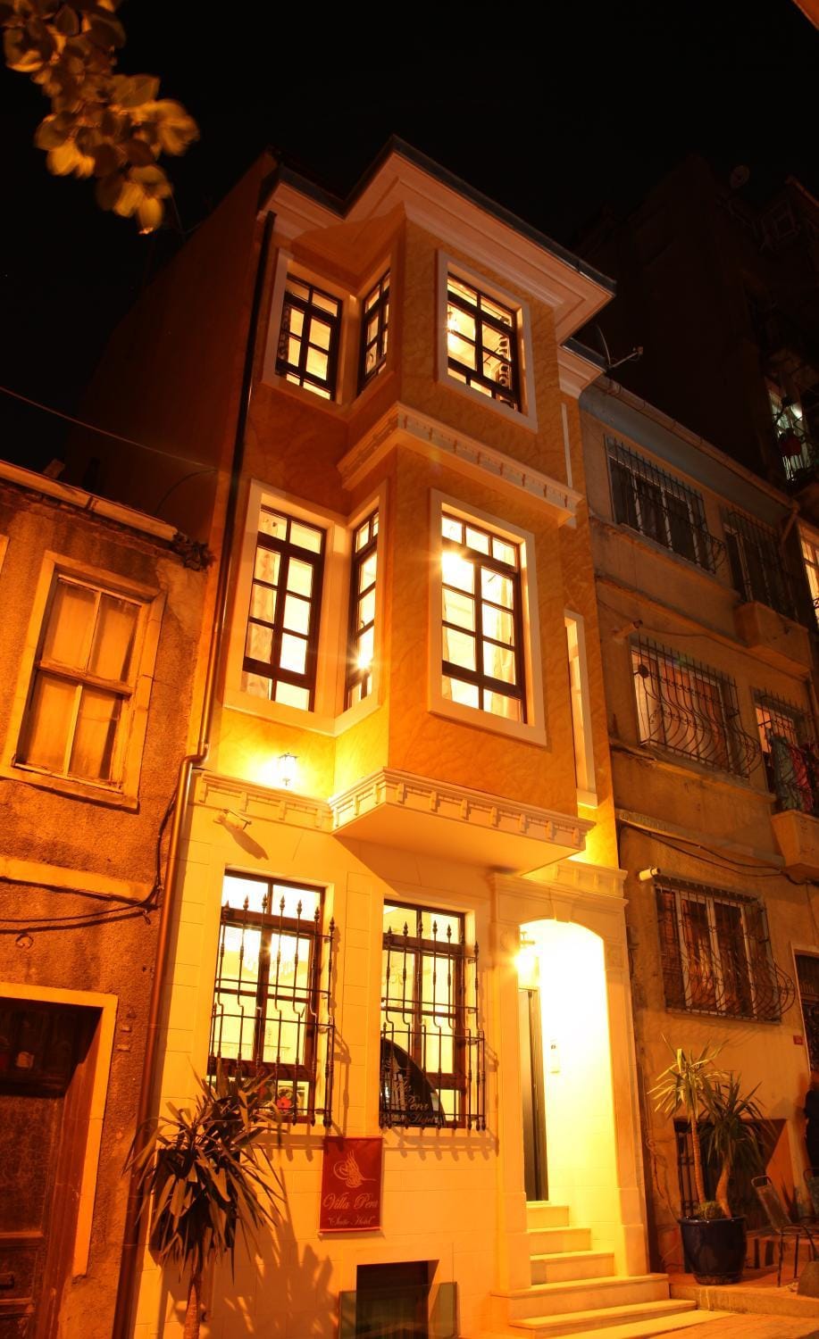 Facade/entrance