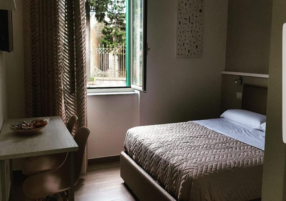 Bed, Photo of the whole room, Bedroom, Landmark view
