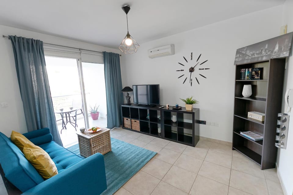 Communal lounge/ TV room, TV and multimedia, Living room, Seating area