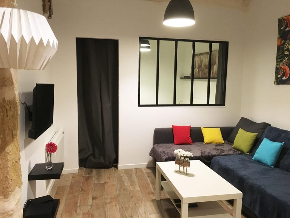 TV and multimedia, Seating area