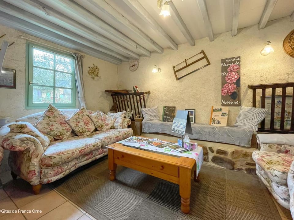 La Bergerie: Maison ancienne avec jardin anglais, 2 chambres - FR-1-497-35 House in Normandy
