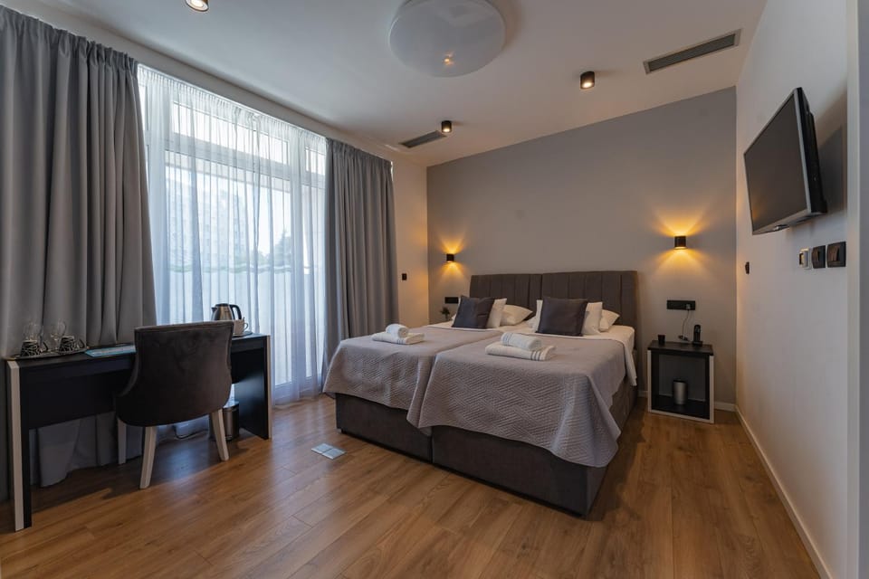 Sky & Sun Luxury Rooms with private parking in the garage Bed and Breakfast in Zadar