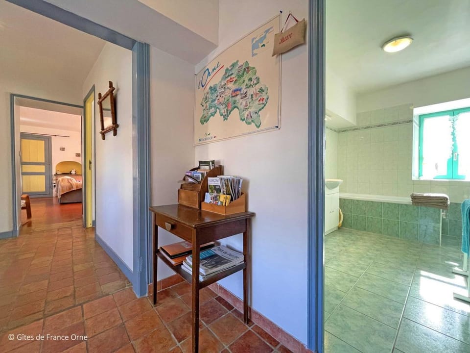 Charmante longère 18ème siècle avec jardin, animaux acceptés - FR-1-497-49 House in La Perrière