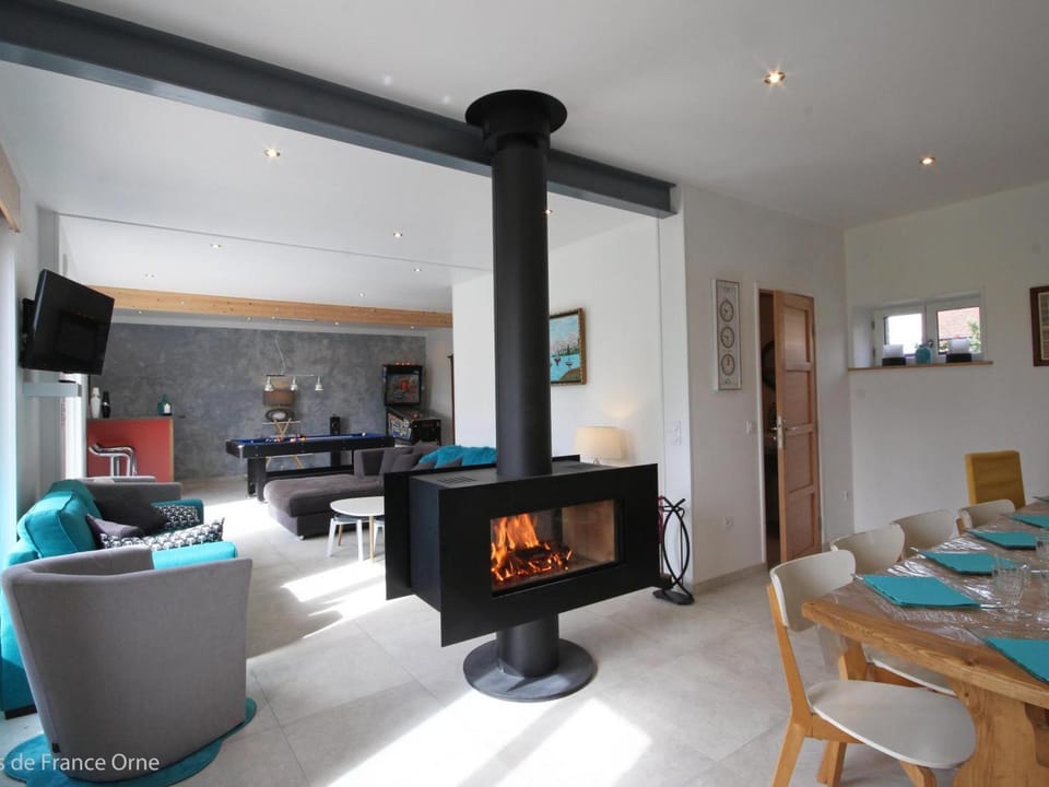 Maison ancienne avec sauna et jeux au cœur du Perche - FR-1-497-51 House in Normandy