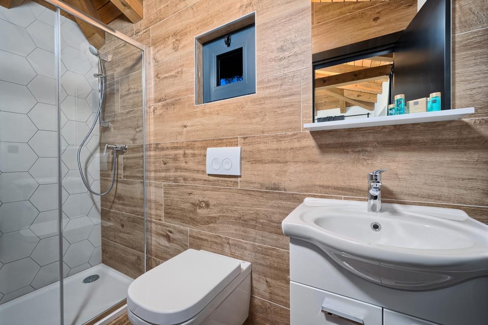 Golden Haven Luxe Bungalow Resort House in Tisno