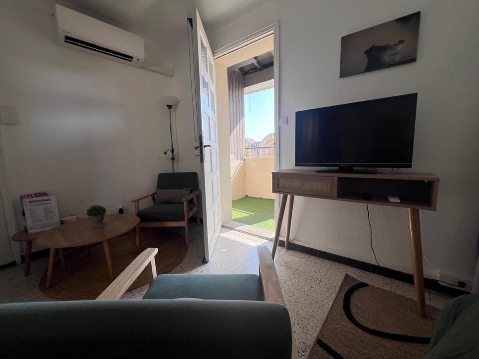 Studio avec balcon donnant sur les Arènes d’Arles Apartment in Arles