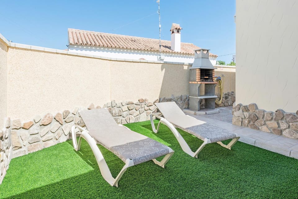 Property building, Balcony/Terrace, Living room