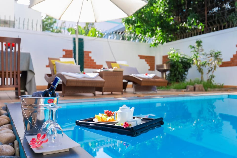 Karaoke, Nightclub / DJ, Lounge or bar, Business facilities, Evening entertainment, Swimming pool