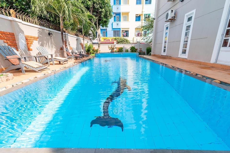 Casino, Karaoke, Nightclub / DJ, Sauna, On-site shops, Swimming pool