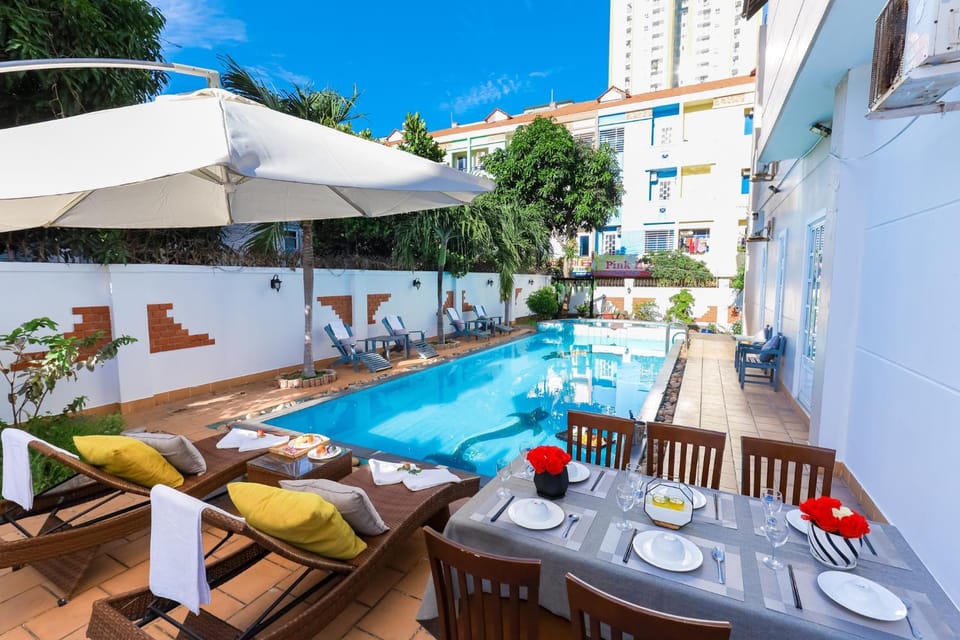 BBQ facilities, Casino, Hot Tub, Nightclub / DJ, Balcony/Terrace, Swimming pool