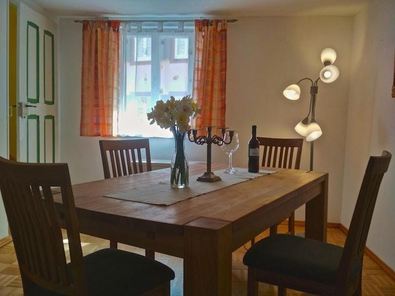 Seating area, Dining area