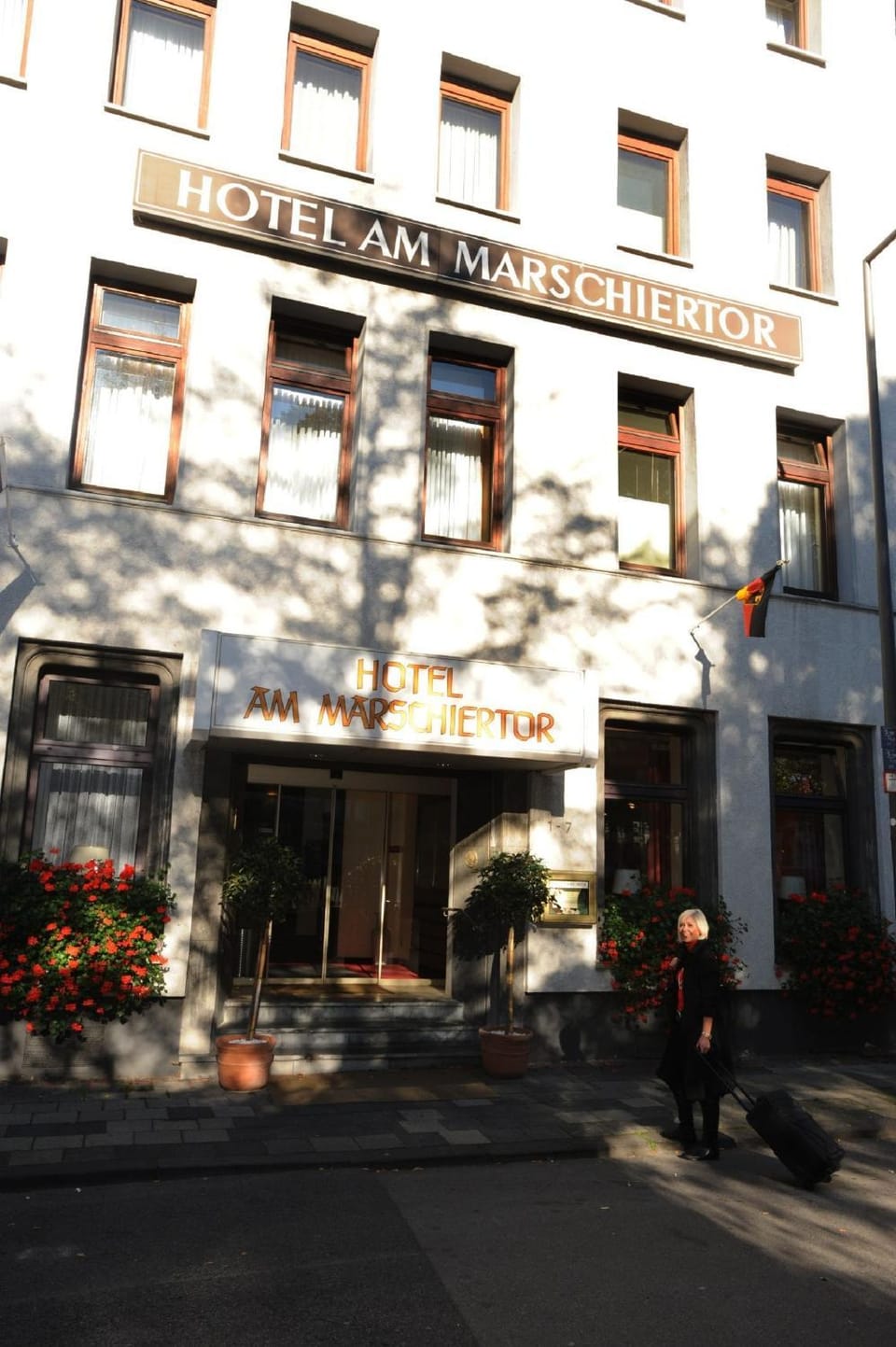 Facade/entrance