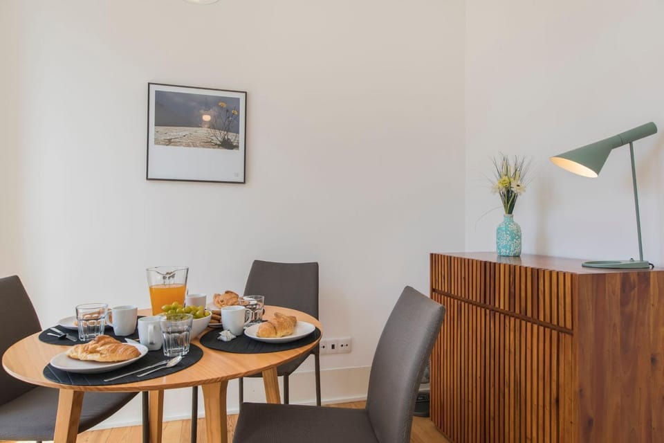 Food and drinks, Dining area, Breakfast