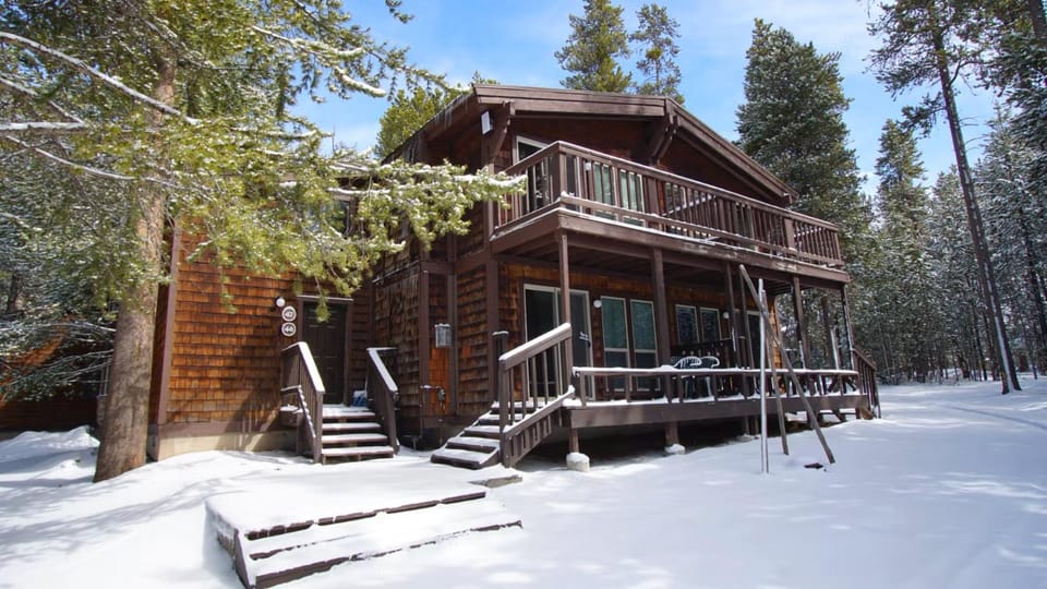 Property building, Natural landscape, Winter