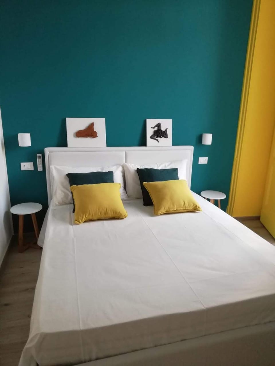 Bed, Photo of the whole room