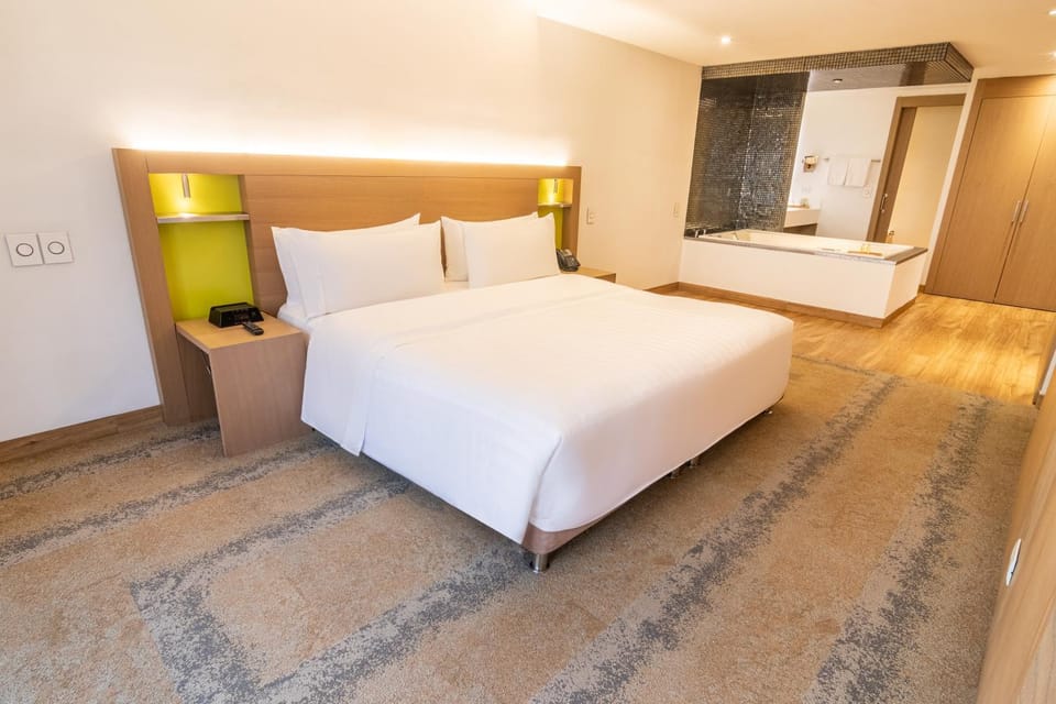 Bed, Photo of the whole room, Bedroom, Bath