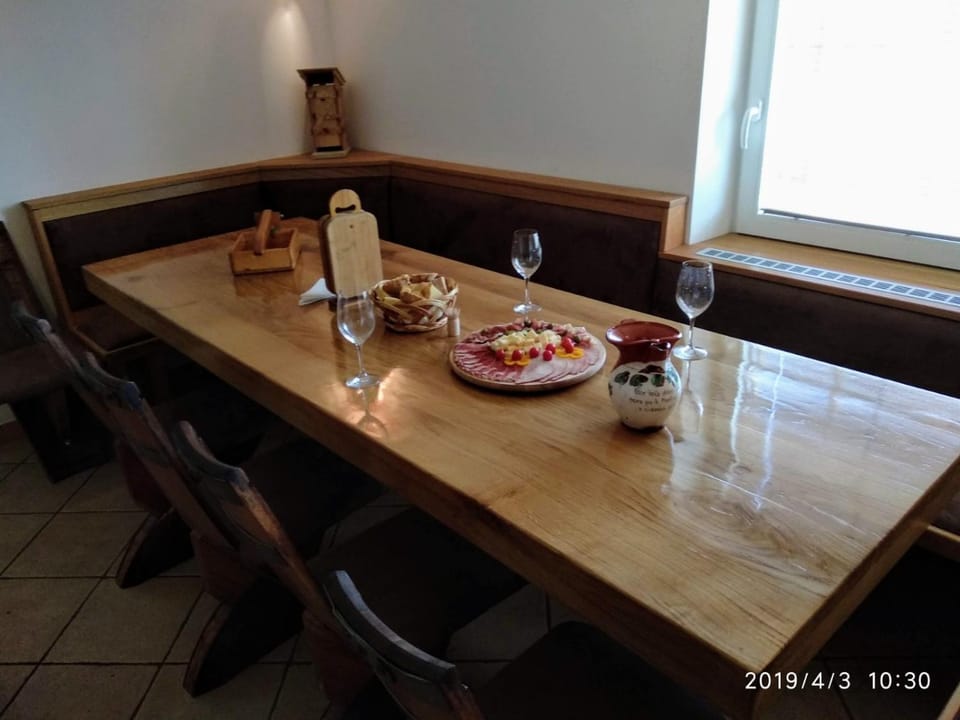 Dining area, Food, Drinks, Alcoholic drinks